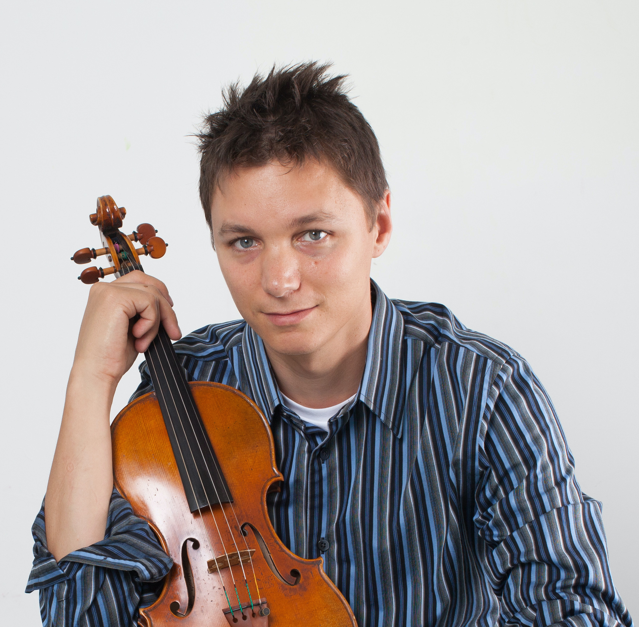 Gabriel Solomon – violin